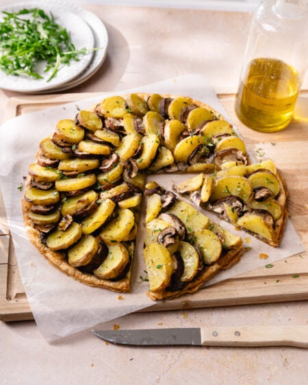 La tarte fine pommes de terre et tartufata : un délice croustillant et raffiné !