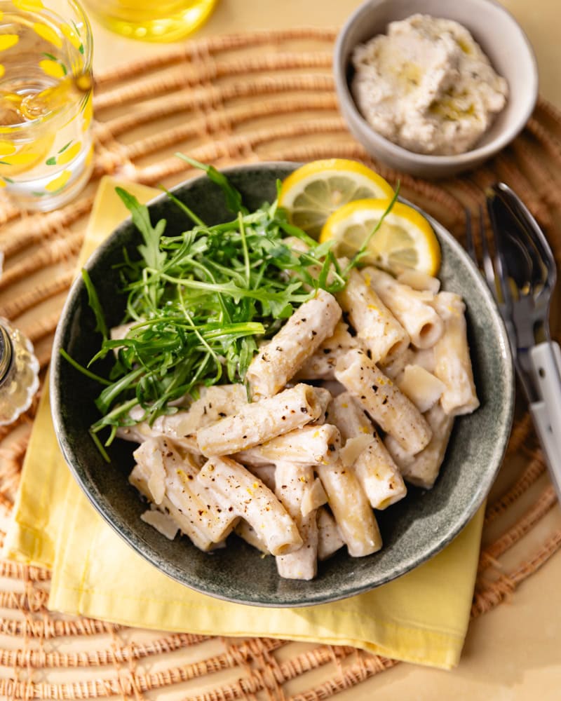 Bol de pâtes au pesto blanc