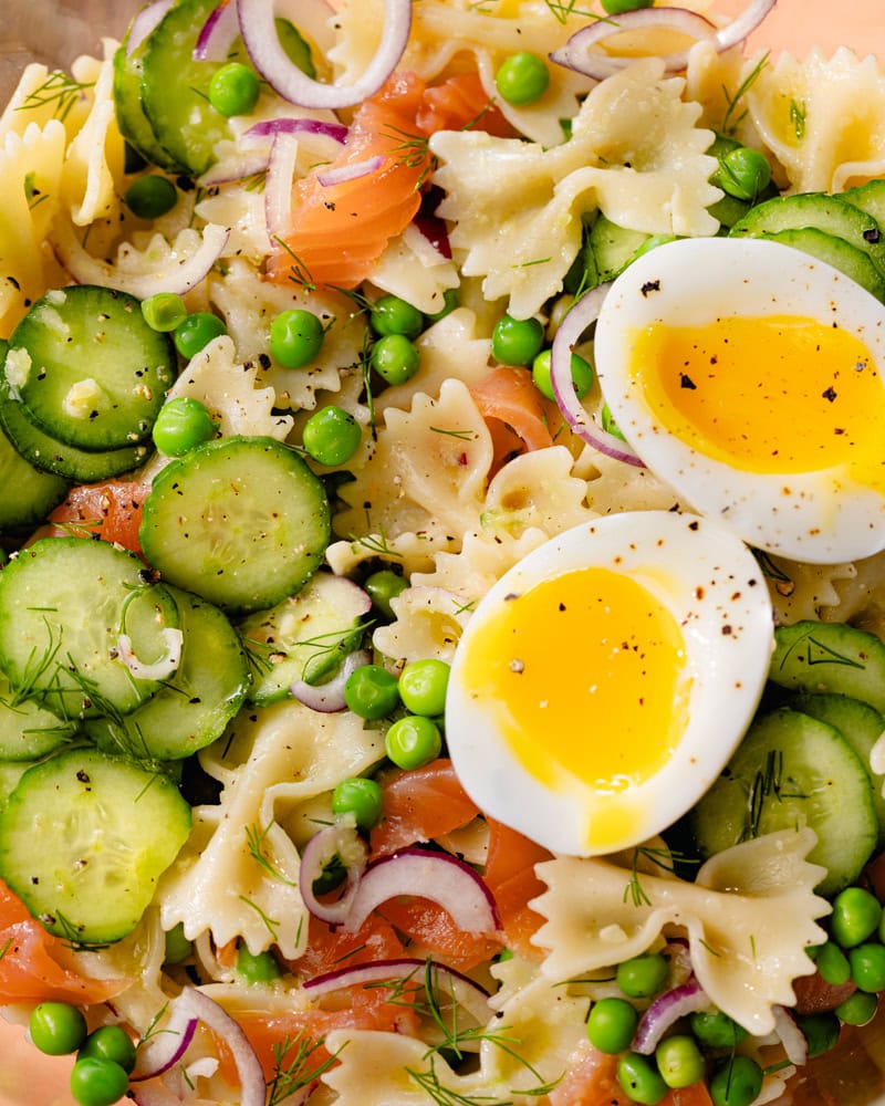 Salade de pâtes au saumon fumé : fraîche et prête en 20 minutes ! 2 La salade de pâtes au saumon
