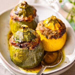 La recette des courgettes rondes farcies à la viande hachée !