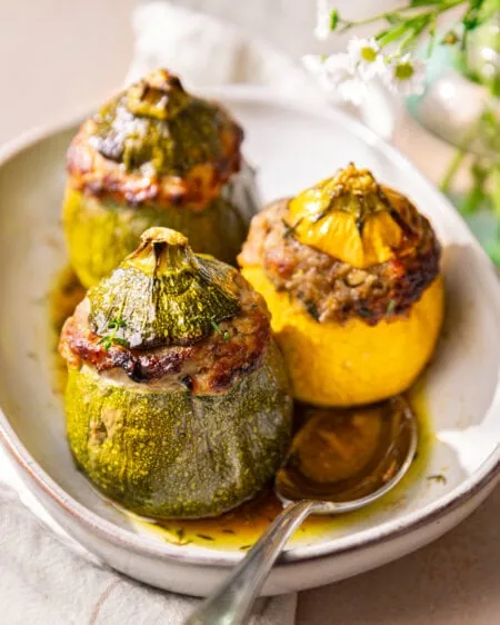 La recette des courgettes rondes farcies à la viande hachée !