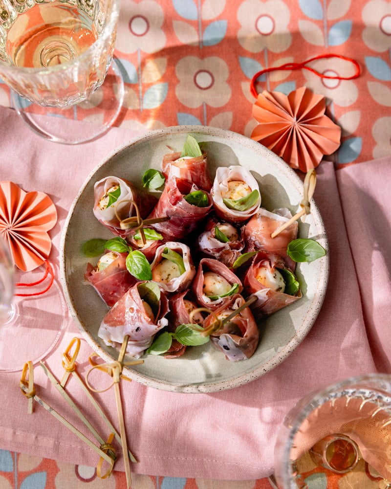 Les roulés apéritifs à l'italienne : mini mozzarella enrobée de jambon cru