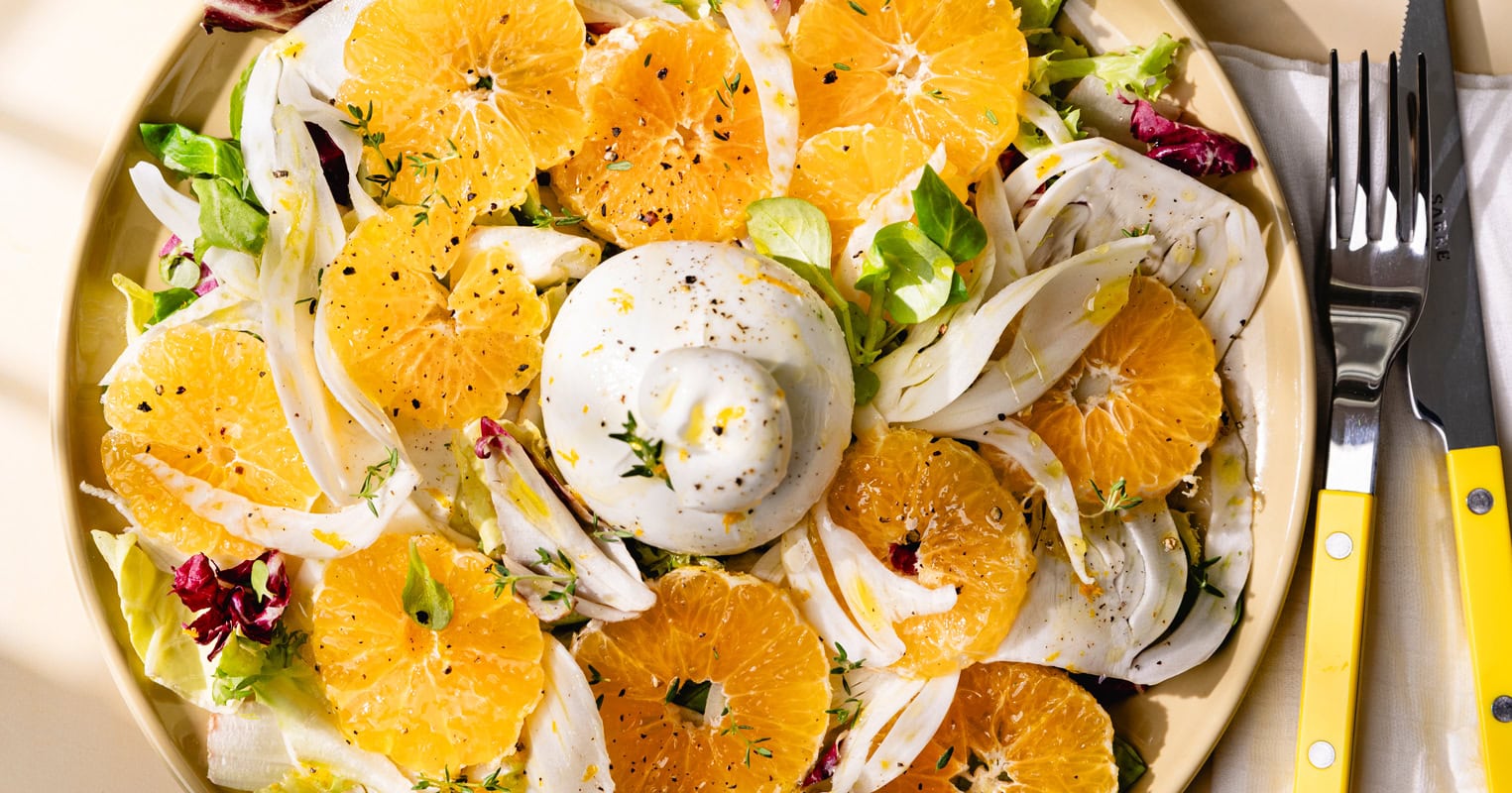 Burrata, fenouil et mandarines : la salade fraîche de fin d’hiver ! 9 Assiette de salade burrata, carpaccio de fenouil et mandarines