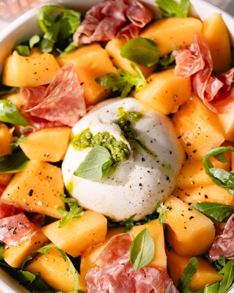 La salade melon et burrata farcie au pesto : le plat frais de l’été ! 2 La salade melon et burrata farcie au pesto