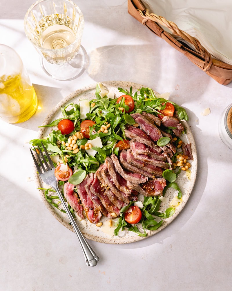 Comment réussir la cuisson parfaite d’une tagliata de bœuf ? 3 Assiette de tagliata de bœuf (cuisson parfaite)