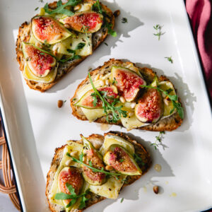 Les tartines de brie et figues rôties au miel, le combo qui claque !
