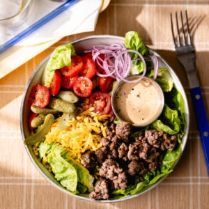 La salade façon burger qui a tout d’un Big Mac (du Mc Do) !