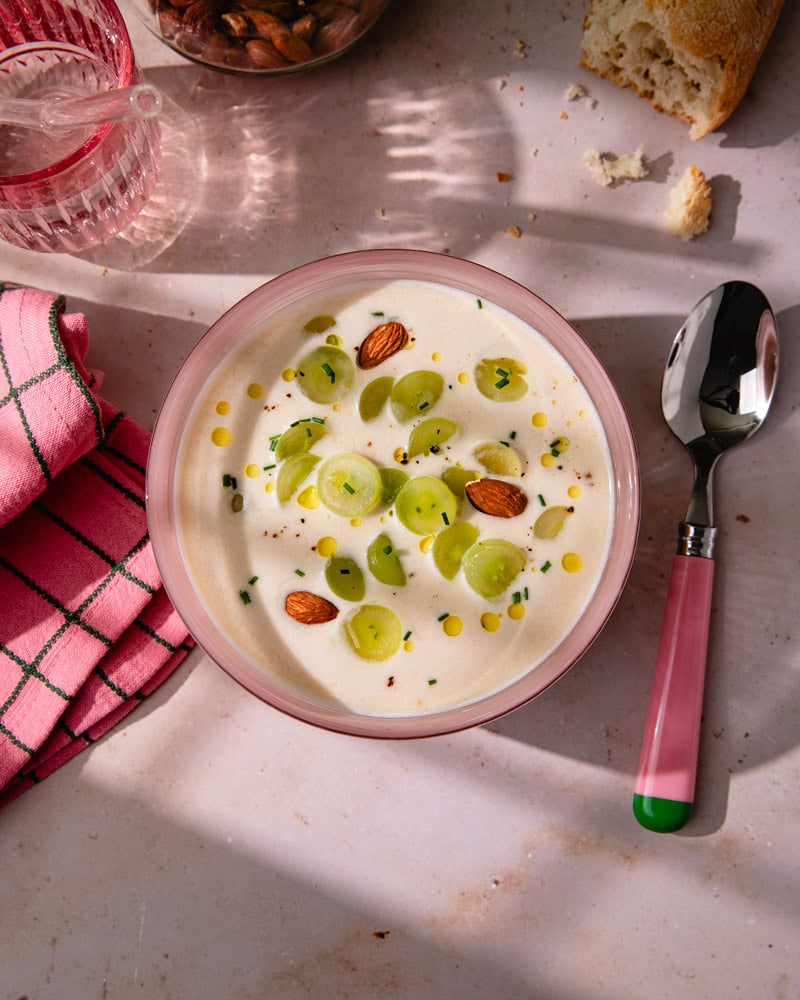 Bol d'ajo blanco andalou (soupe froide)