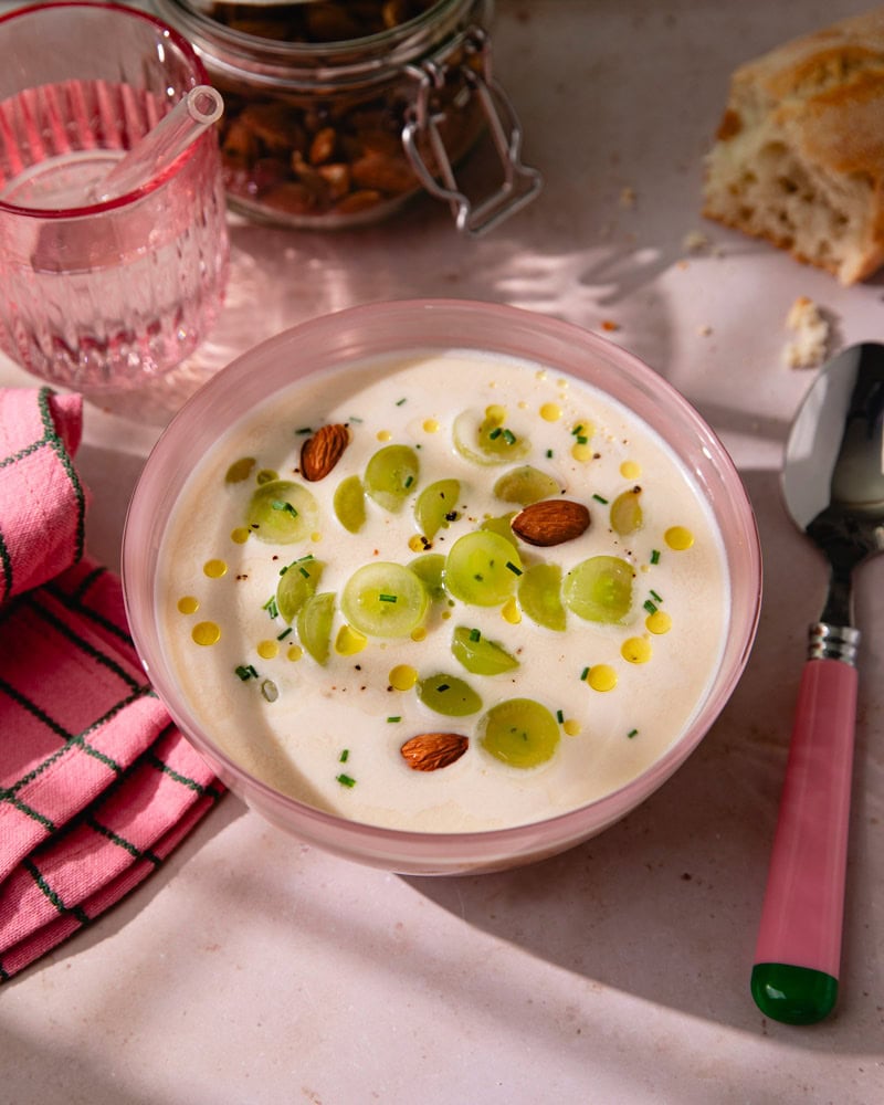 Bol d'ajo blanco andalou (soupe froide)