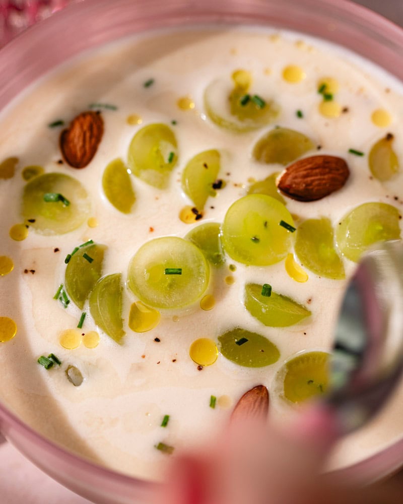 Bol d'ajo blanco andalou (soupe froide)