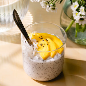 Le pudding de chia vegan au yaourt de coco et mangue !