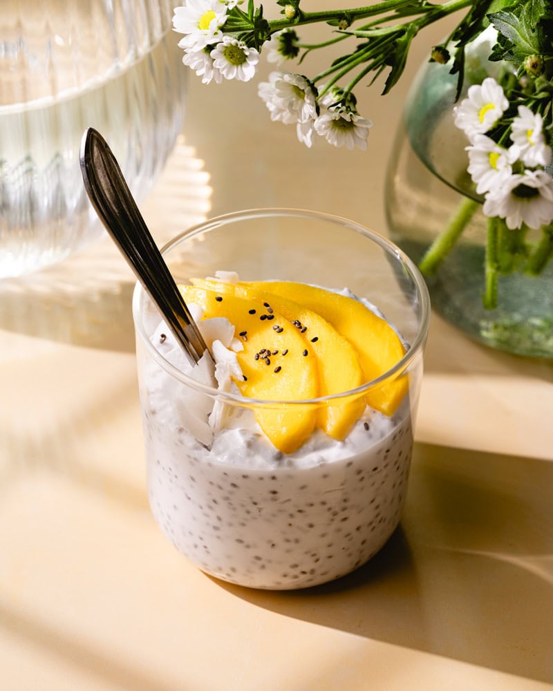 Le pudding de chia vegan au yaourt de coco et mangue !