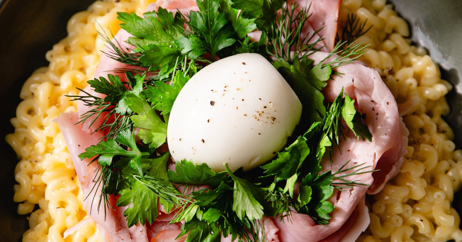 Assiettes de coquillettes au jambon comme chez Mama Shelter