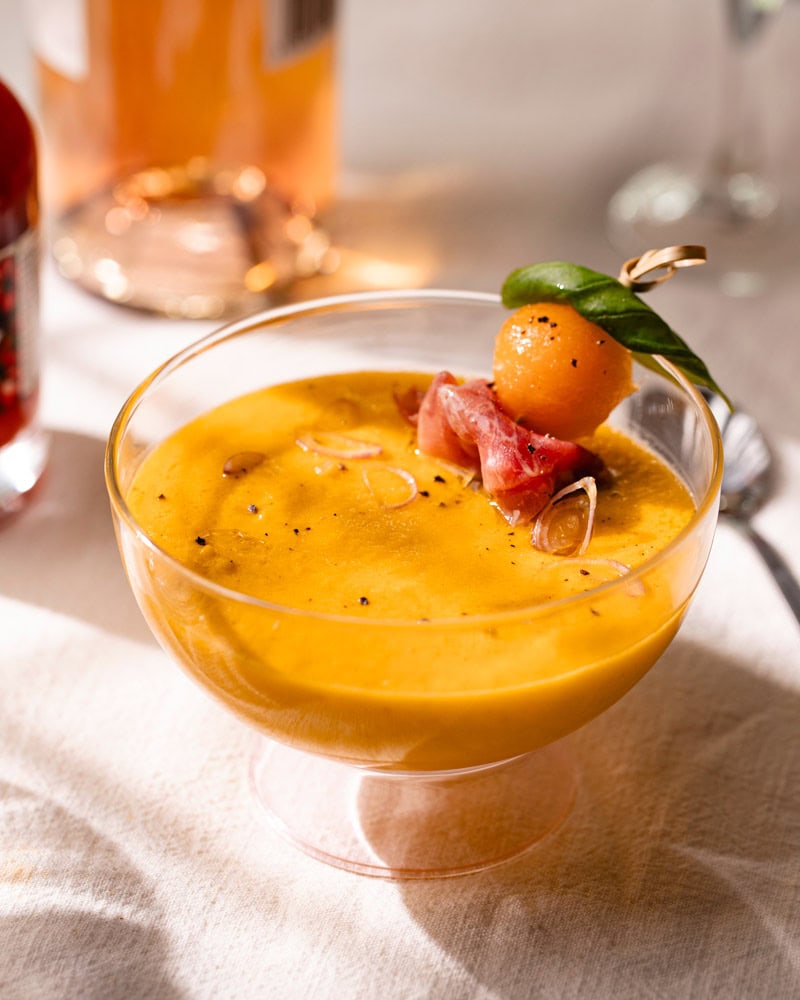 Bol de gaspacho au melon d'été