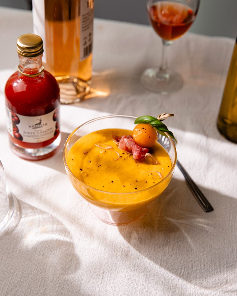 Bol de gaspacho au melon d'été
