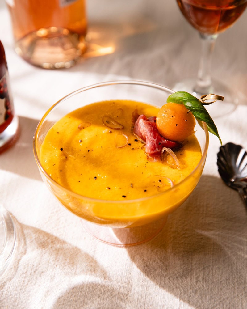 Bol de gaspacho au melon d'été