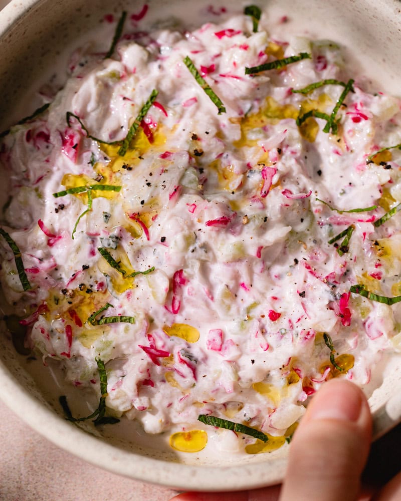 Ajo blanco : la soupe froide andalouse que vous allez surkiffer ! 2 Assiette apéro de tzatziki au radis rose (revisité)