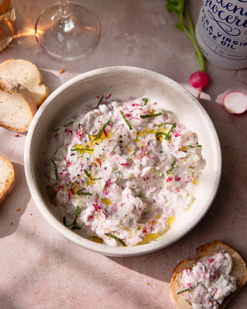 Ajo blanco : la soupe froide andalouse que vous allez surkiffer ! 3 Assiette apéro de tzatziki au radis rose (revisité)
