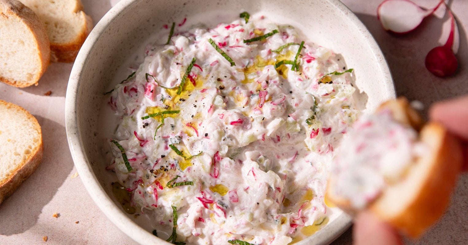 Assiette apéro de tzatziki au radis rose (revisité)