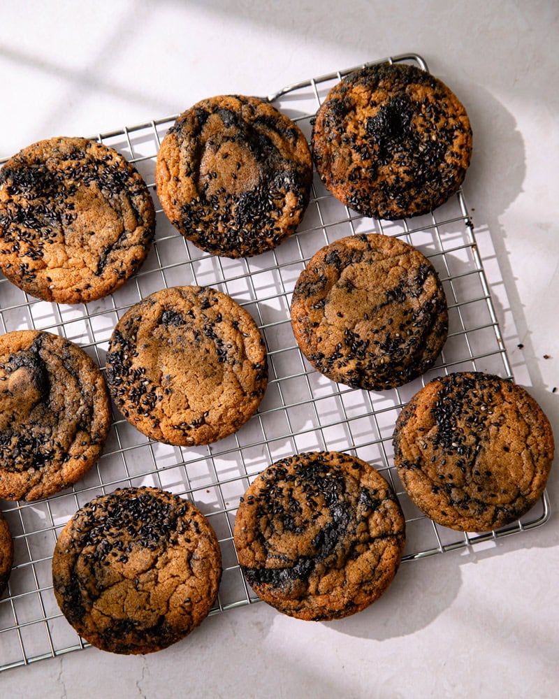Cookies marbrés au beurre noisette et crème de sésame noir