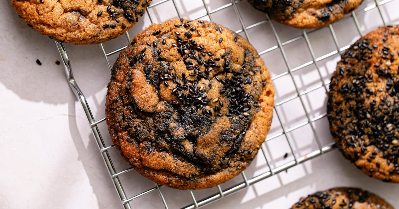 Cookies marbrés au beurre noisette et crème de sésame noir