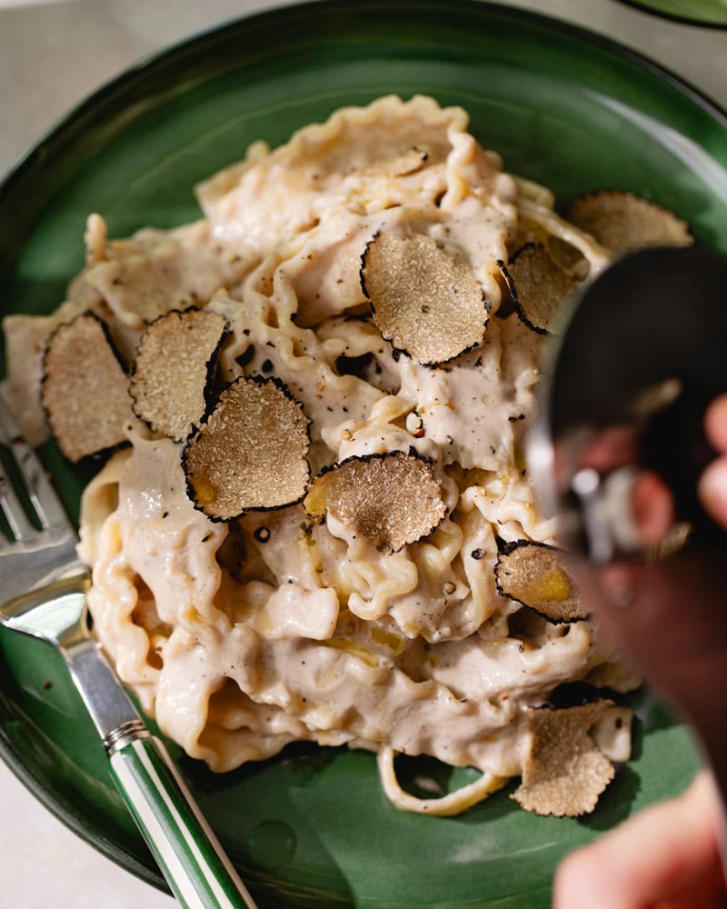 Assiette de pâtes à la truffe comme chez Big Mamma