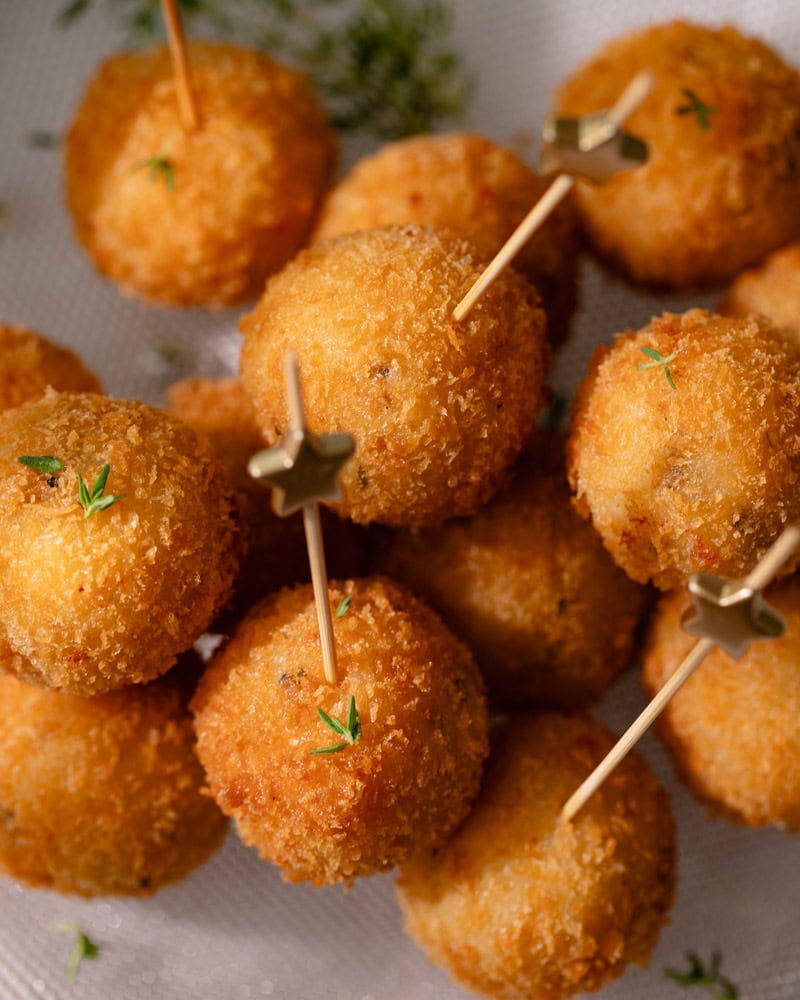 Assiette de mini arancini à la truffe (finger food pour apéro)