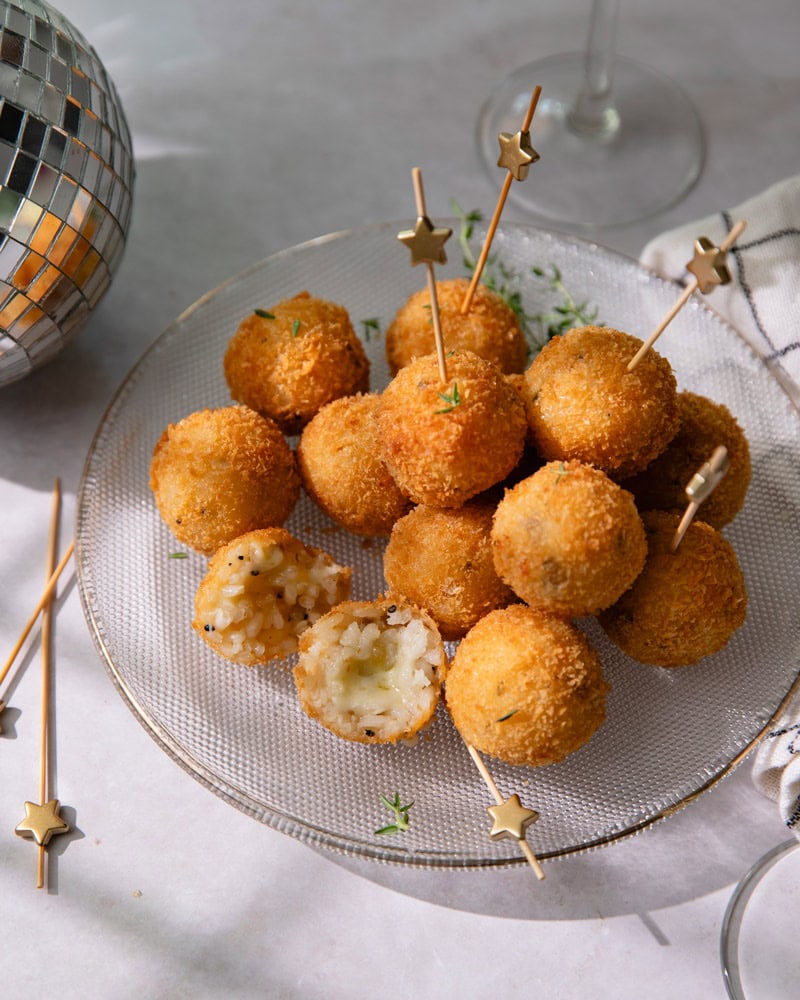 Assiette de mini arancini à la truffe (finger food pour apéro)