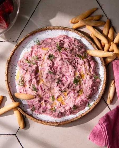 Le délicieux tzatziki rose ultra stylé à la betterave (trop beau) !