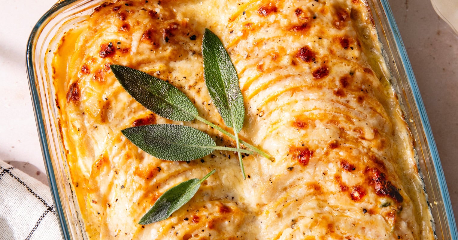 Plat de gratin de courge butternut à la sauge