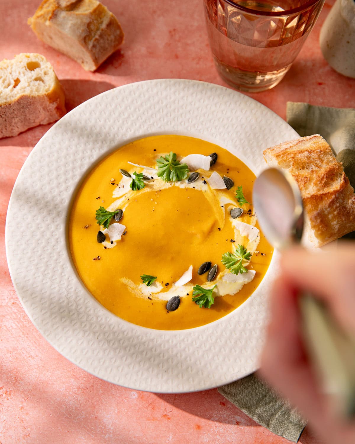 Le bol de soupe carottes-curcuma-gingembre