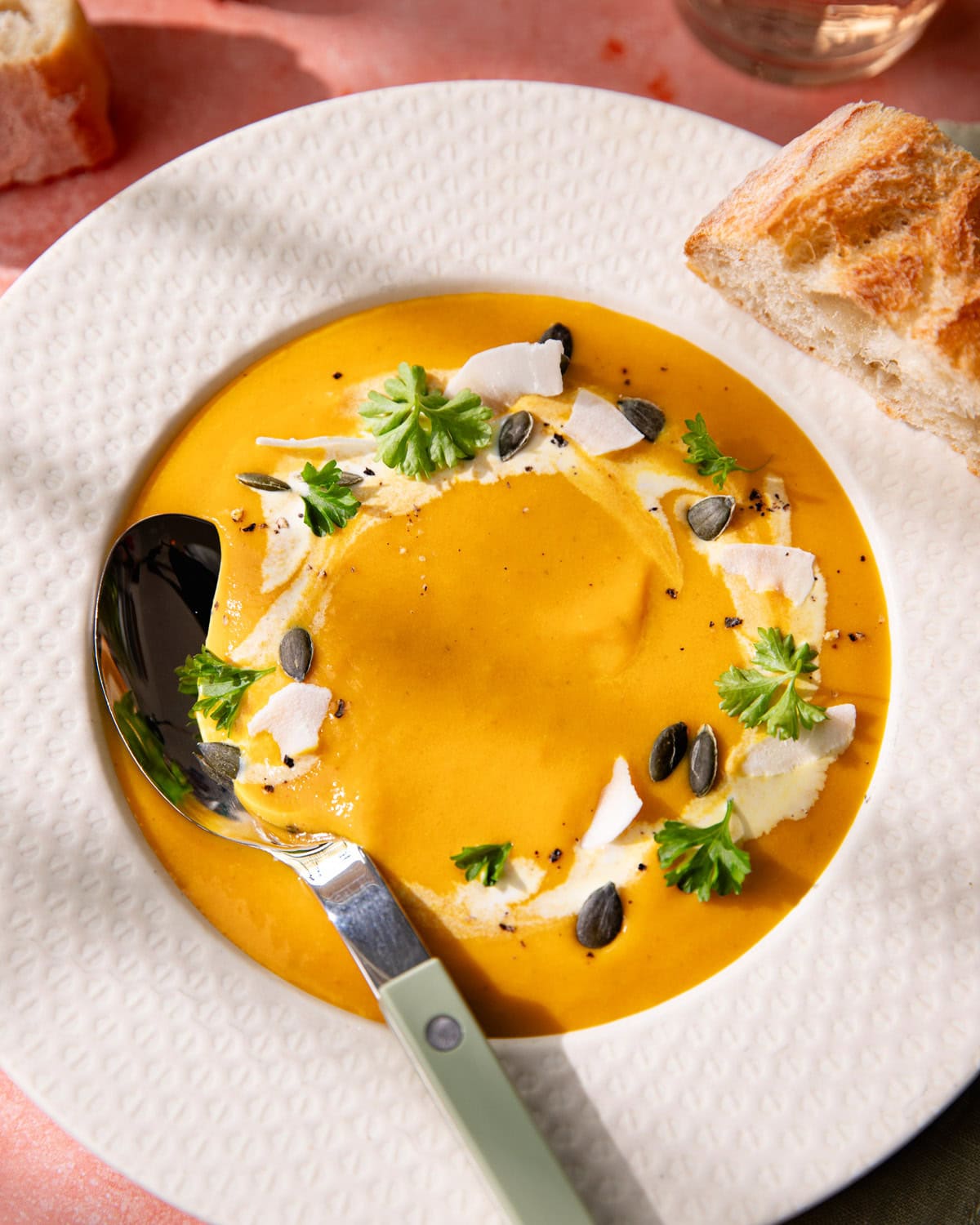 Le bol de soupe carottes-curcuma-gingembre