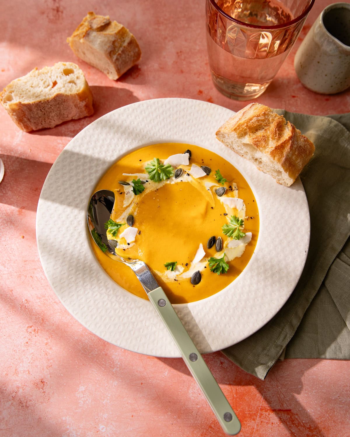 Le bol de soupe carottes-curcuma-gingembre