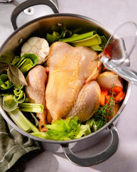 Guide du bouillon de poulet maison : tous les secrets d’un goût parfait