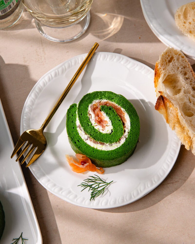 Entrée de fête sans stress, la bûche salée roulée au saumon fumé