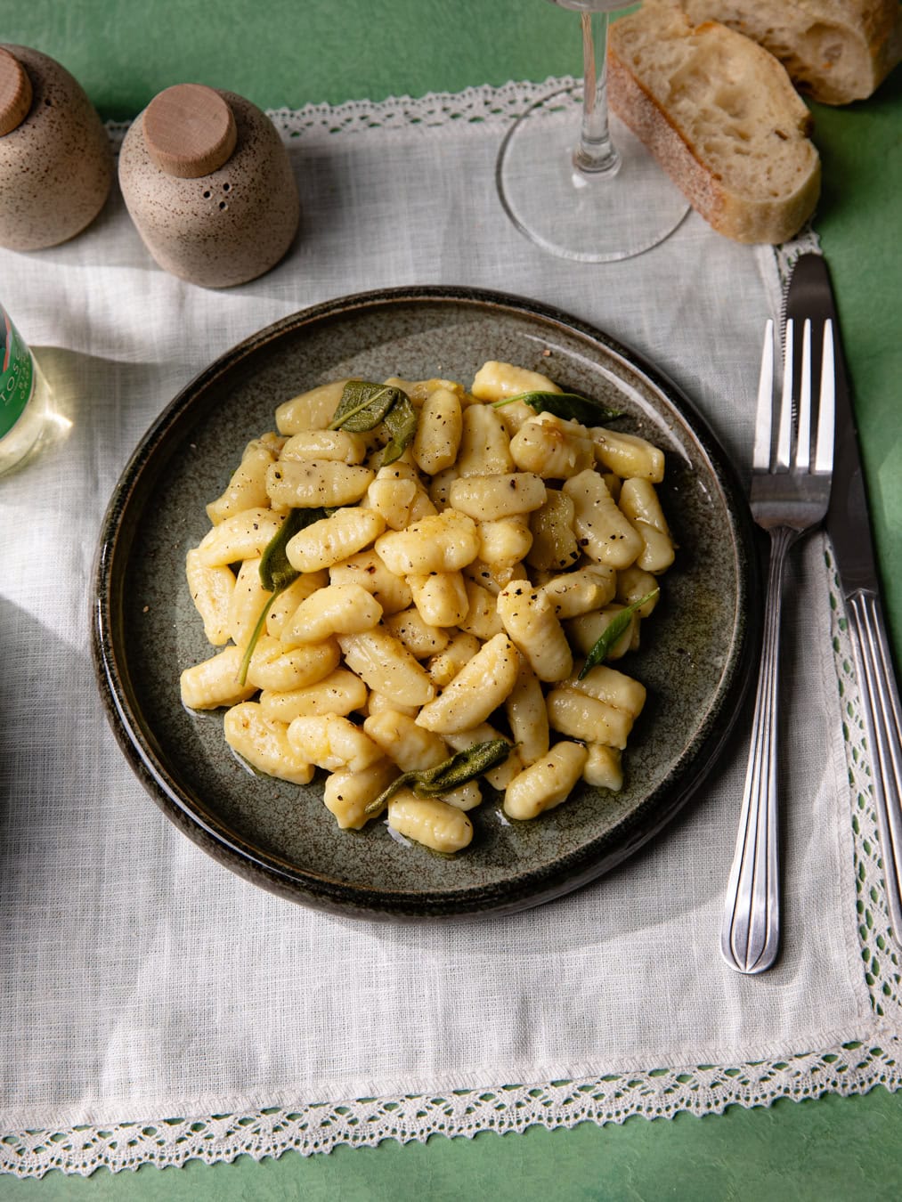 Assiette de gnocchi maison au beurre de sauge