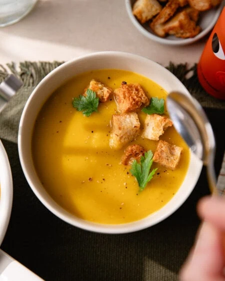 Velouté aux 7 légumes maison : la soupe d’hiver super facile !