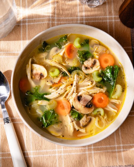 La soupe de poulet maison, faible en calories !