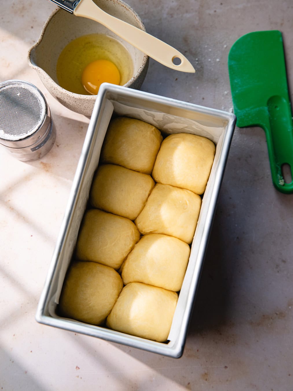 Brioche de Nanterre dans le moule (avant cuisson)