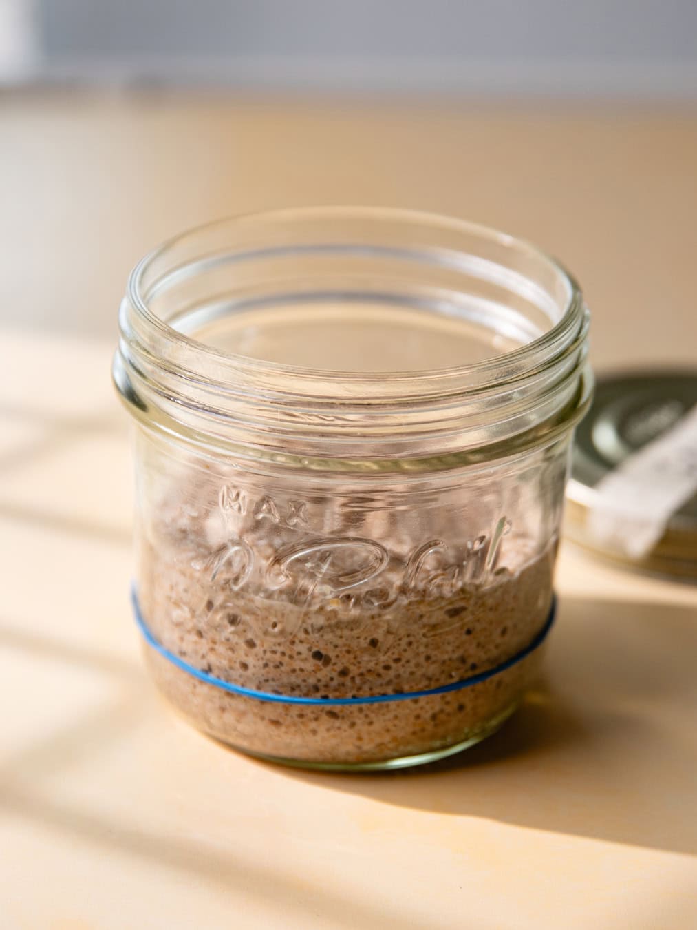 Levain de seigle dans un bocal