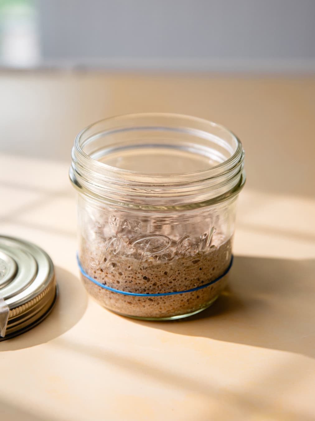 Levain de seigle dans un bocal