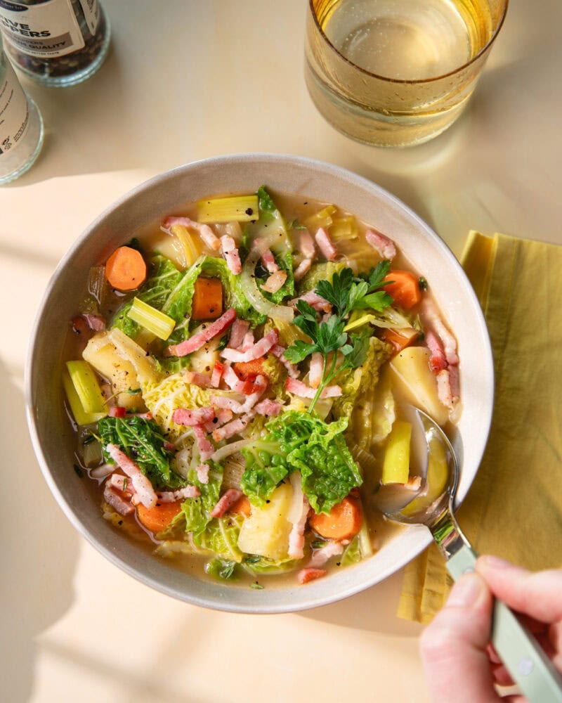 Soupe au chou frisé, la recette paysanne qui régale toute la semaine
