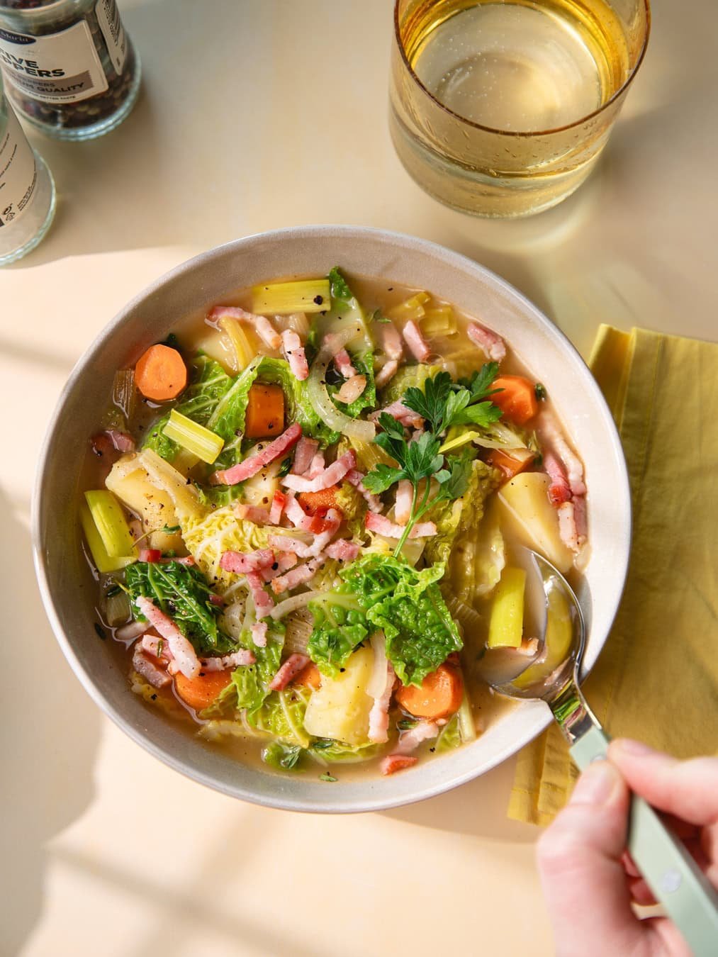 Soupe au chou frisé, la recette paysanne qui régale toute la semaine