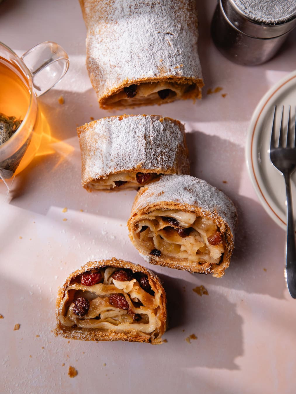 Strudel aux pommes fait-maison tranché