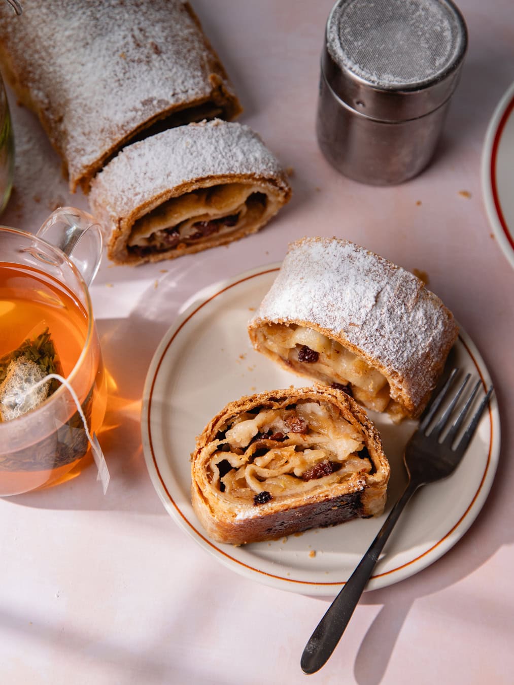 Strudel aux pommes fait-maison tranché