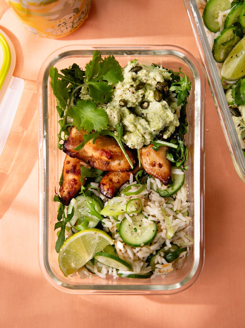 Lunch box protéinée au poulet miso, salade de riz et houmous d'edamame