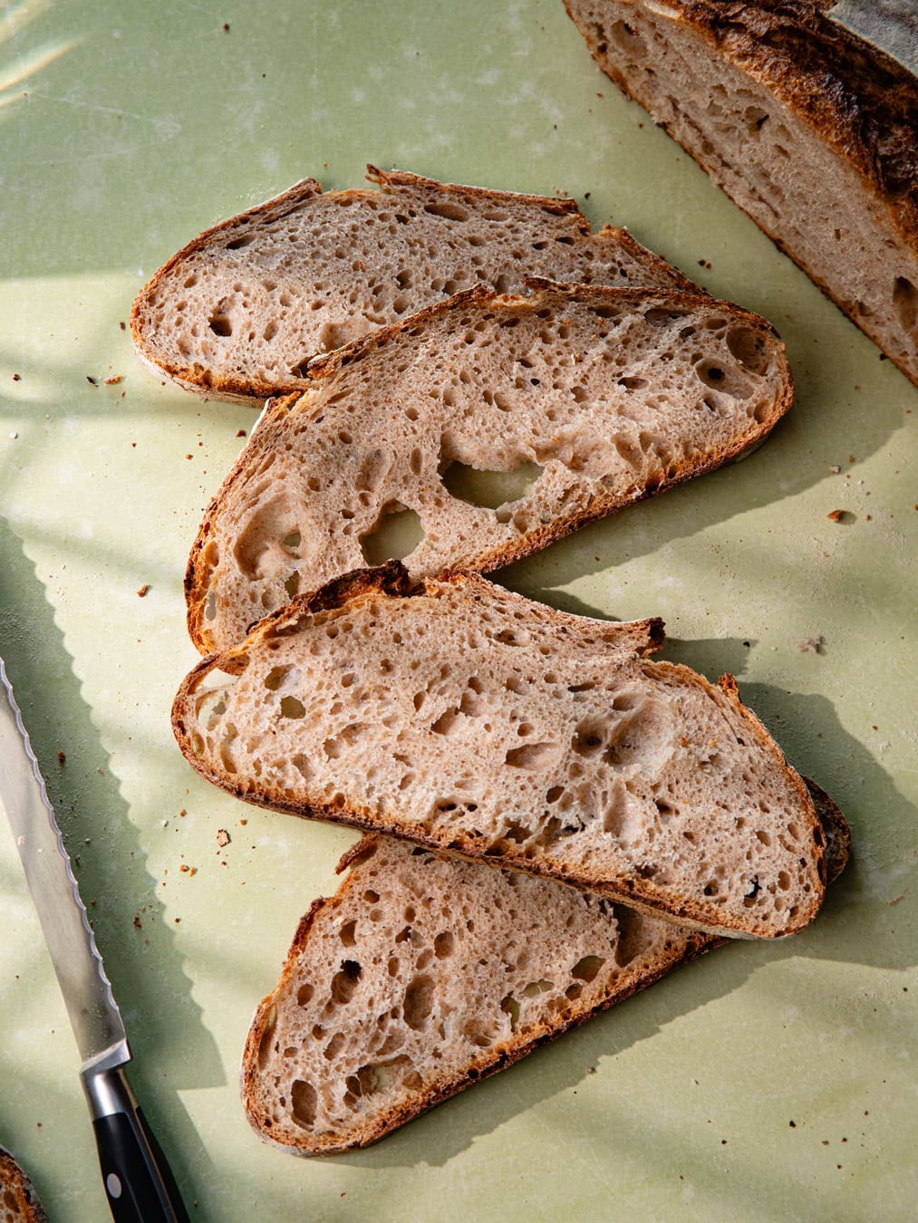 Tranches de pain de campagne au levain bio
