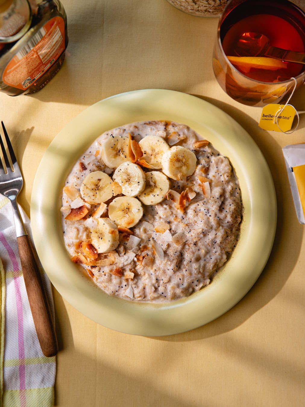 Assiette de porridge banane graines de pavot et coco de Jamie Olivier