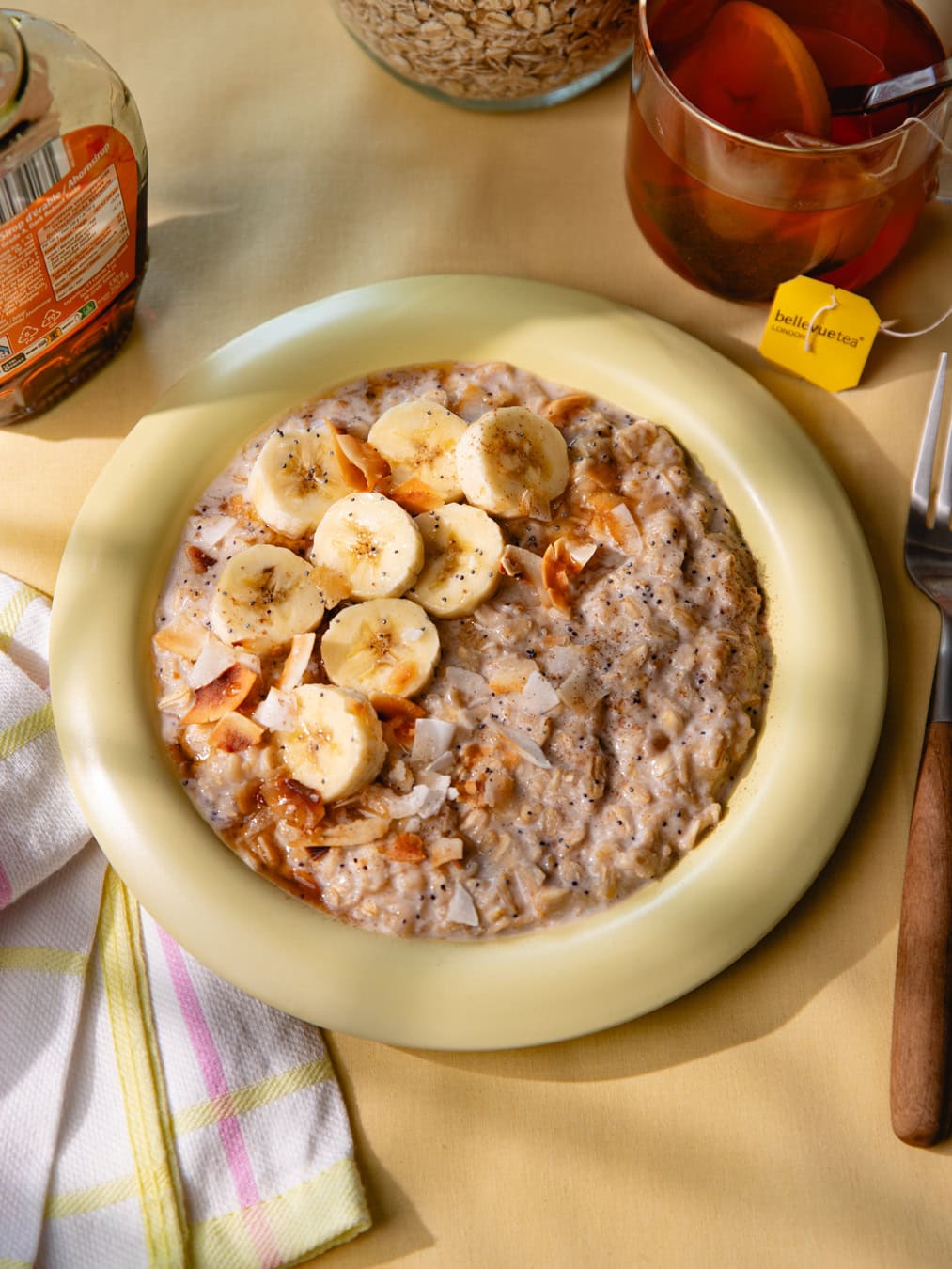 Assiette de porridge banane graines de pavot et coco de Jamie Olivier