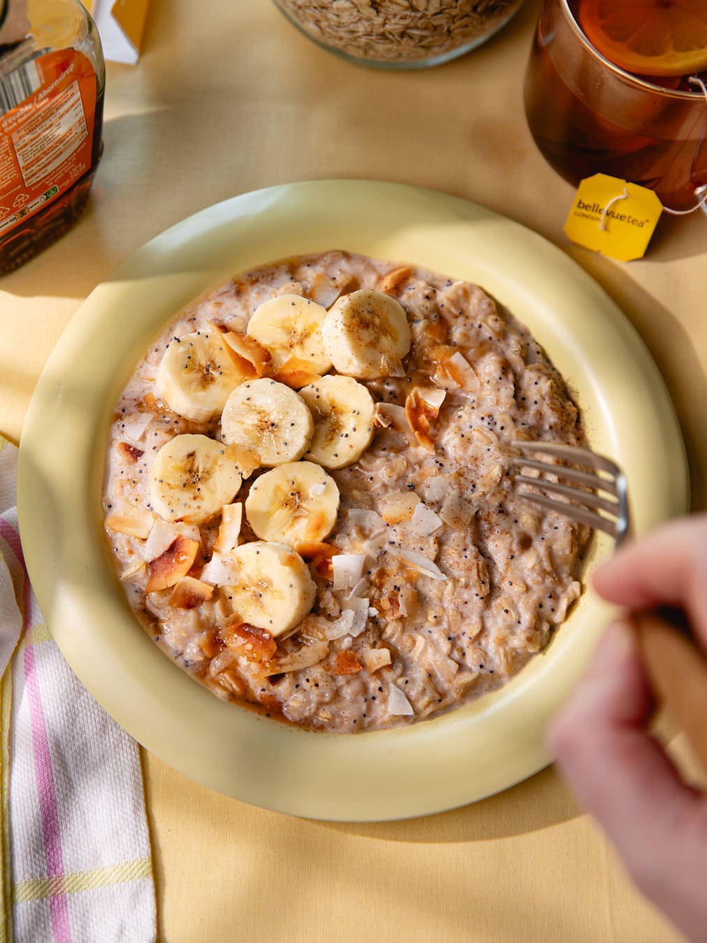 Assiette de porridge banane graines de pavot et coco de Jamie Olivier